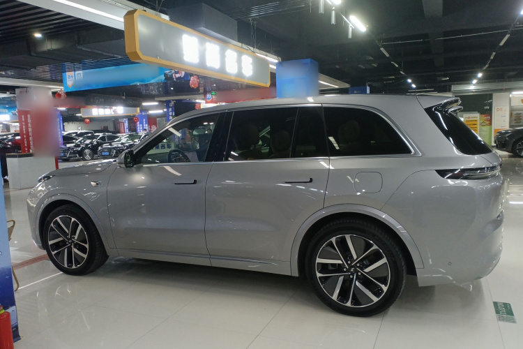 理想汽车 理想L8 2024款 Ultra车身外观4