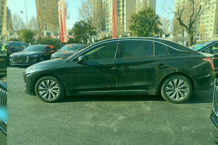 红旗E-QM5 2022款 431km 充电乐享版车身外观4