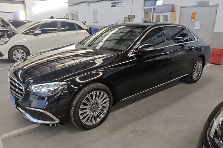 奔驰E级 2021款 改款 E 300 L 时尚型车身外观4