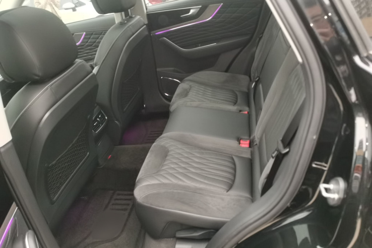 红旗HS5 2022款 改款 2.0T 智联旗享版中控内饰7004