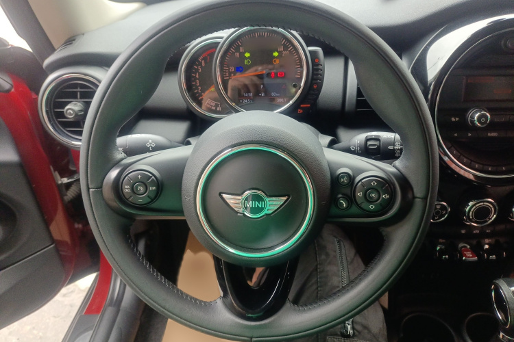 MINI 2016款 1.2T ONE 先锋派局部细节13