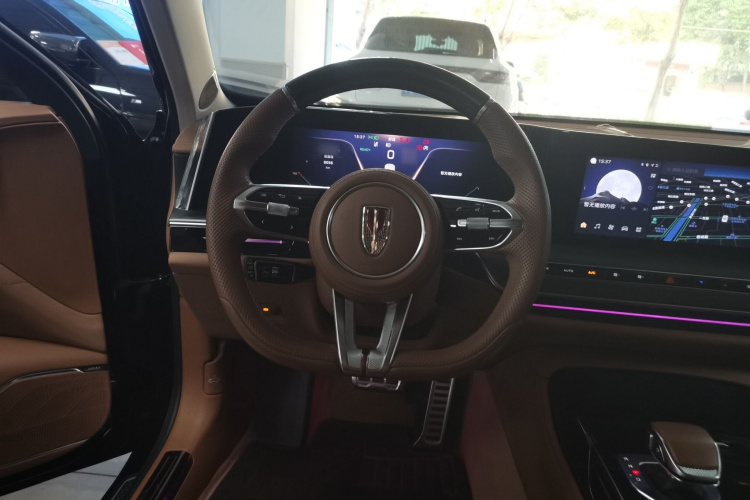 红旗H9 2024款 2.0T 旗畅 私享风尚版中控内饰13