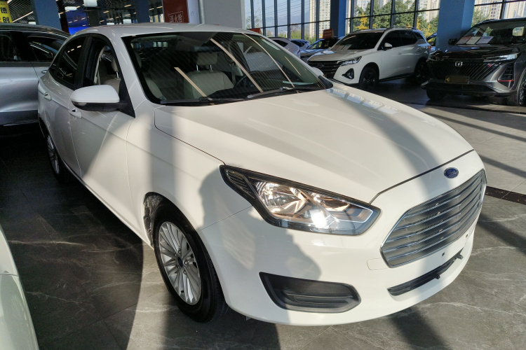 福特 福睿斯 2017款 改款 1.5L 手动舒适型车身外观3