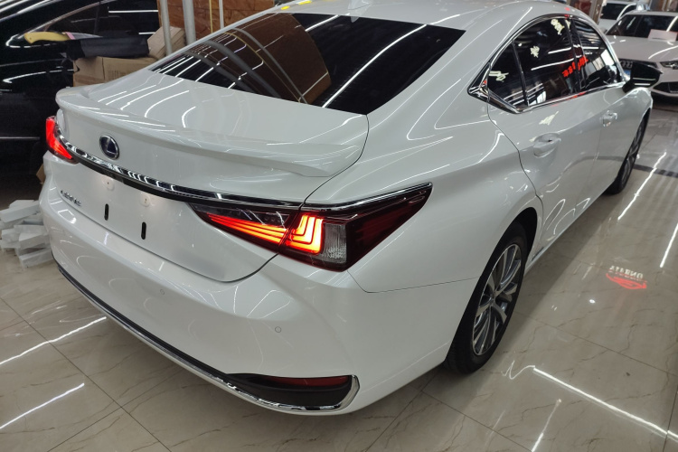 雷克萨斯ES 2020款 300h 卓越版车身外观7