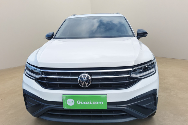 大众 途观L 2025款 出众款 300TSI 自动两驱龙腾版车身外观2