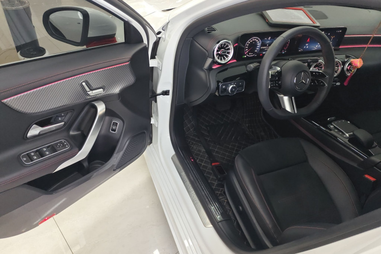 奔驰A级 2023款 A 200 L 时尚型中控内饰20