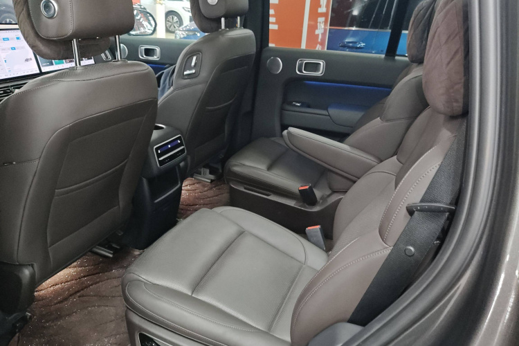 理想汽车 理想L8 2023款 Pro中控内饰7004