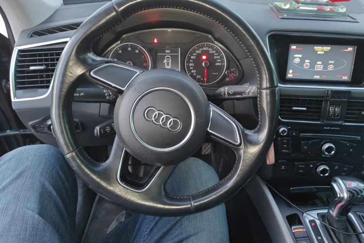 奥迪Q5 2016款 40 TFSI 进取型中控内饰13