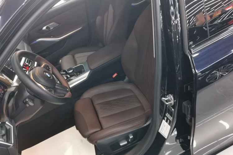 宝马3系 2022款 改款 325Li M运动曜夜套装局部细节19