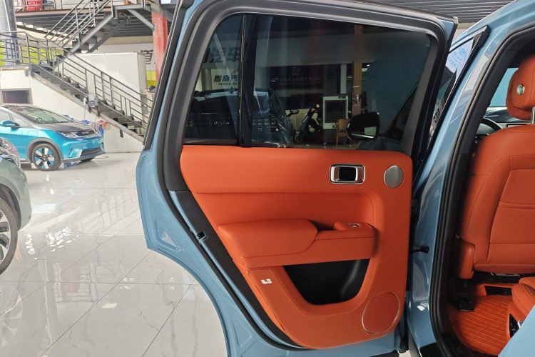 理想汽车 理想L8 2023款 Pro中控内饰7008