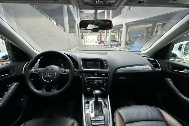 奥迪Q5 2018款 典藏版 40 TFSI 技术型中控内饰7007