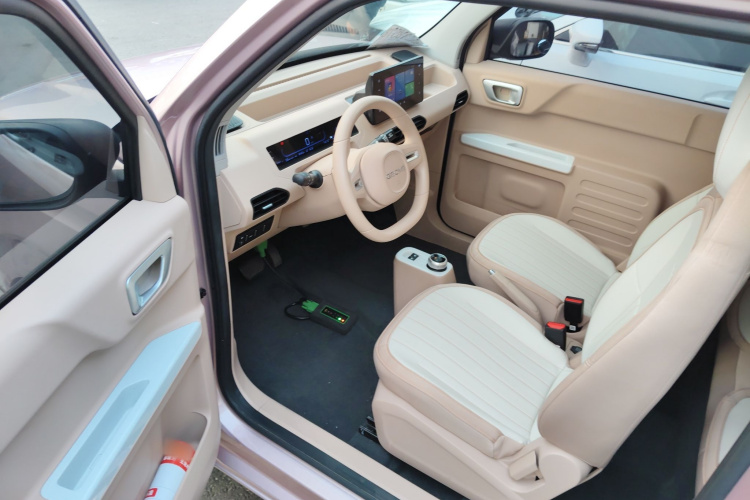 吉利银河 2023款 熊猫mini 200km 耐力熊中控内饰20