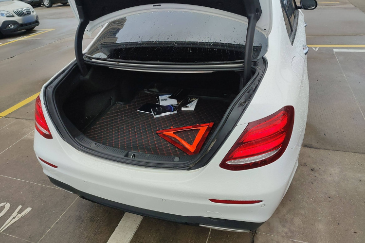 奔驰E级(进口) 2019款 E 260 运动版局部细节23