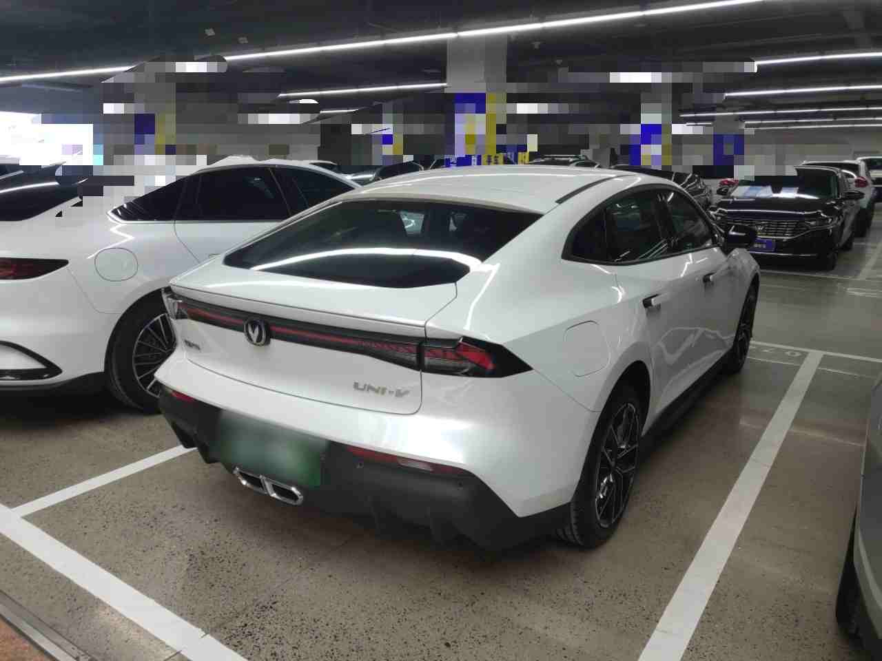 车辆右后45度外观展示