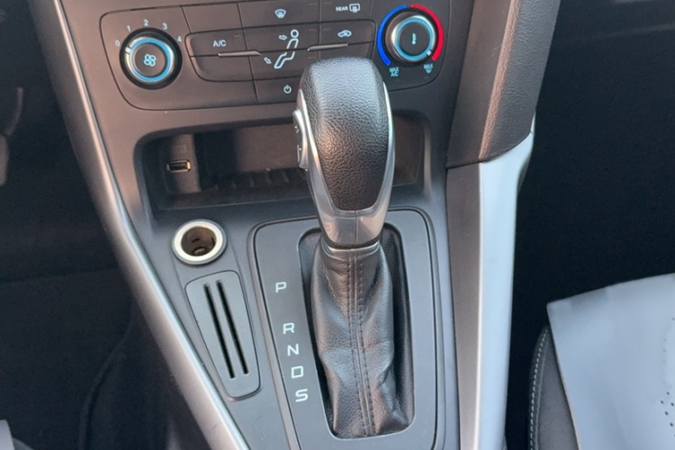 福特 福克斯 2015款 两厢 1.6L 自动舒适型局部细节18