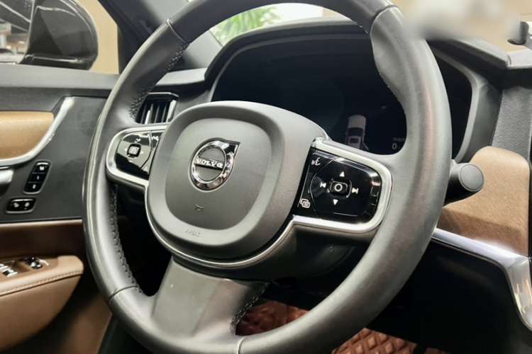 沃尔沃S90新能源 2024款 插电式混动 四驱长续航智逸豪华版中控内饰7008