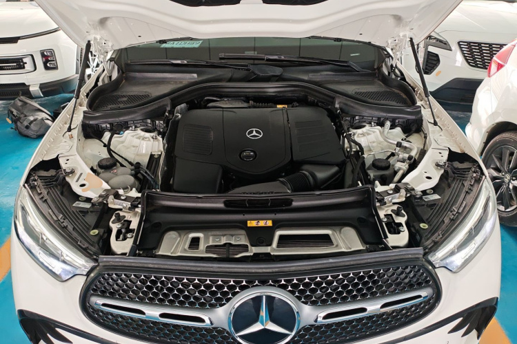 奔驰GLC 2023款 GLC 260 L 4MATIC 豪华型 7座机舱底盘24