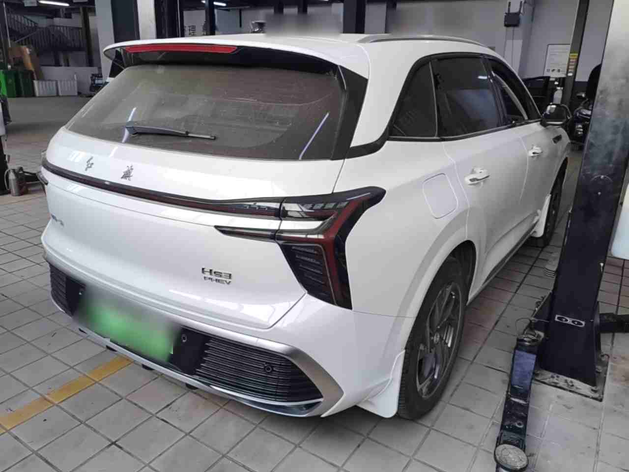 车辆右后45度外观展示
