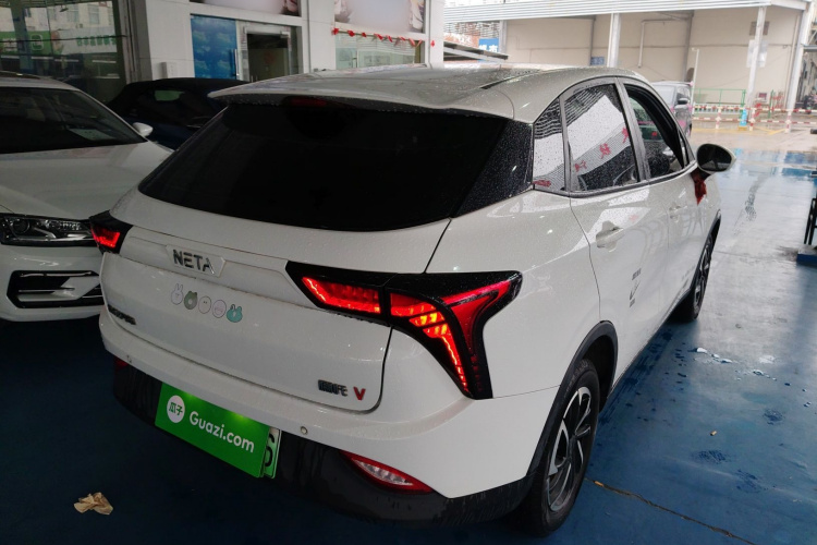 哪吒汽车 哪吒V 2022款 长续航行业定制版车身外观7