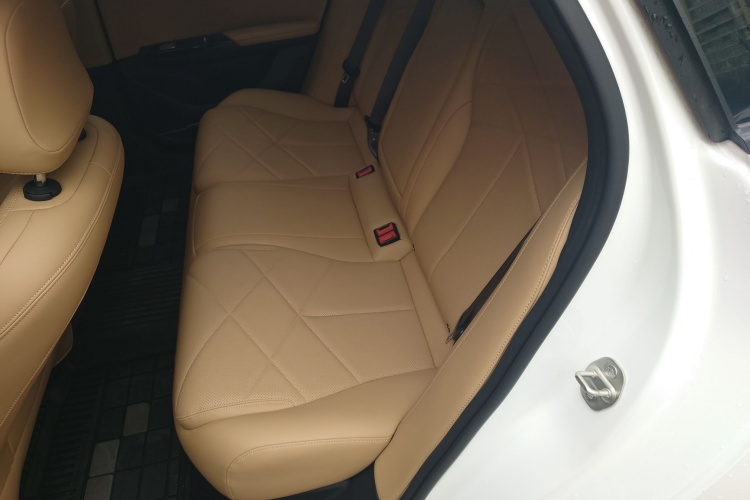 吉利银河 银河L6 2023款 125km 星舰中控内饰21