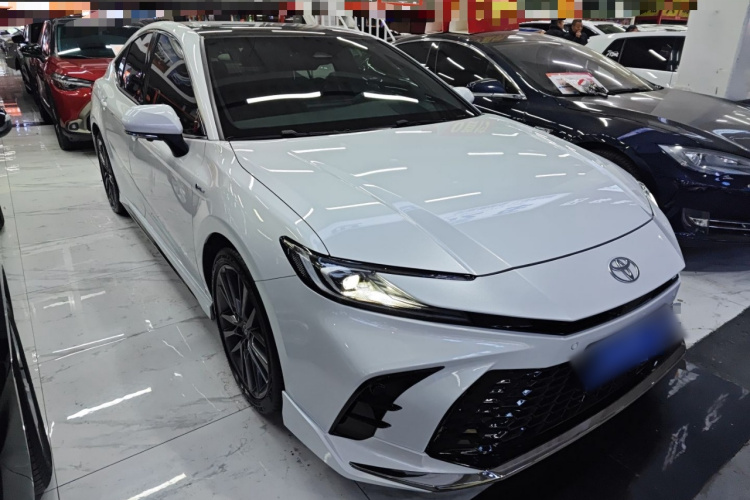 丰田 凯美瑞 2024款 双擎 2.0HXS 运动Plus版车身外观3