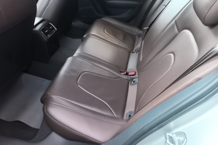 奥迪A4L 2016款 35 TFSI 典藏版 自动标准型中控内饰21