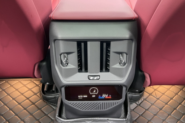 宝马X3 2025款 xDrive30L 领先型 M运动曜夜套装中控内饰7010