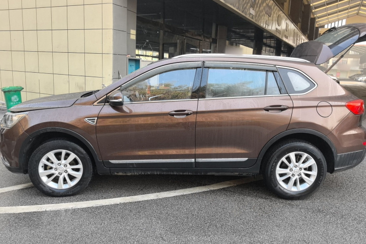 北汽幻速S6 2017款 1.5T CVT畅享型车身外观4