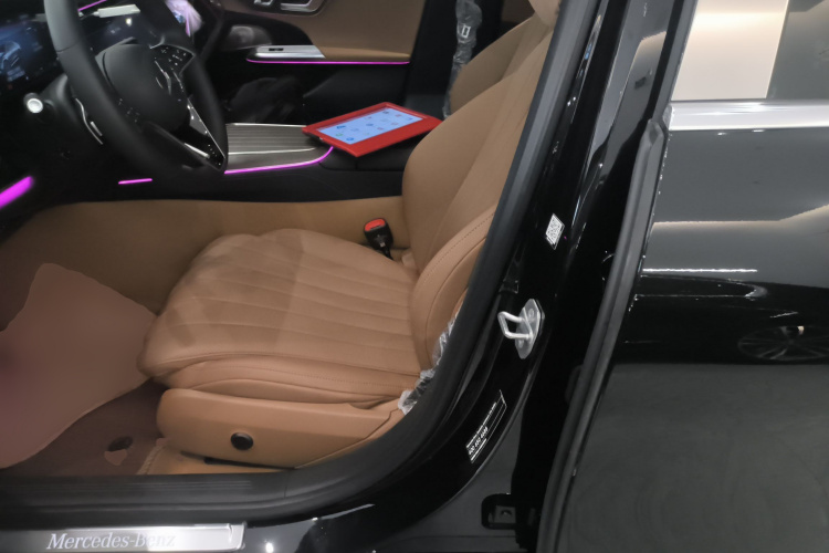 奔驰E级 2025款 E 300 L 豪华型中控内饰19