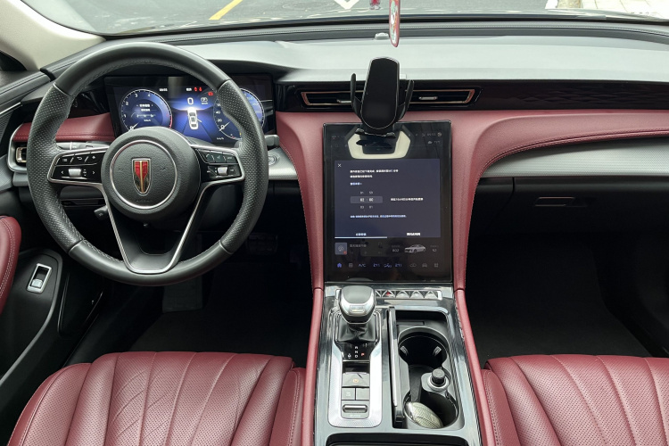 红旗H5 2024款 2.0T 自动智联旗畅版中控内饰7008