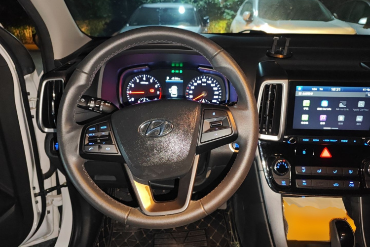 北京现代ix35 2019款 2.0L 自动两驱智勇·畅享版 国VI中控内饰13