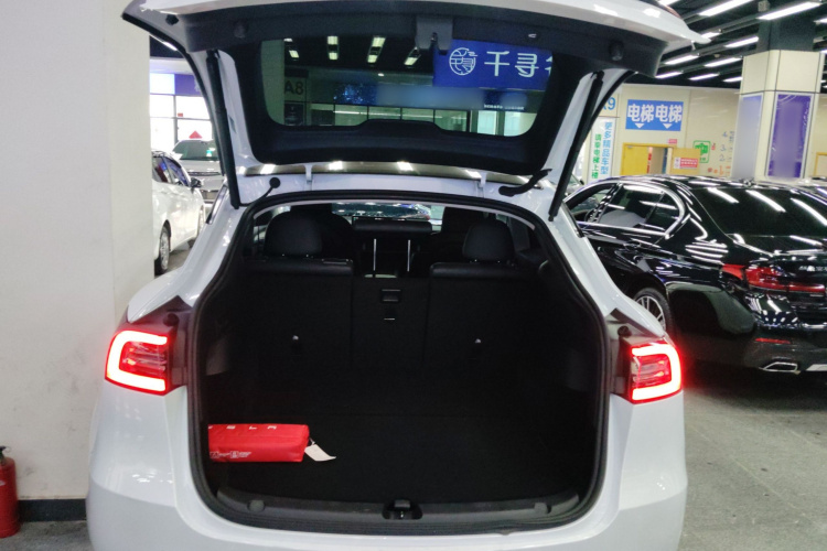 特斯拉 Model Y 2022款 改款 后轮驱动版机舱底盘23