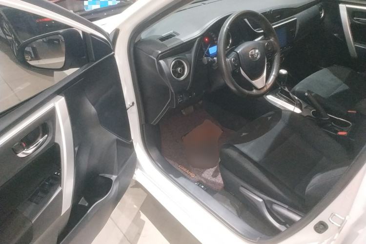 丰田 雷凌 2017款 改款 185T CVT精英版 国V中控内饰7003