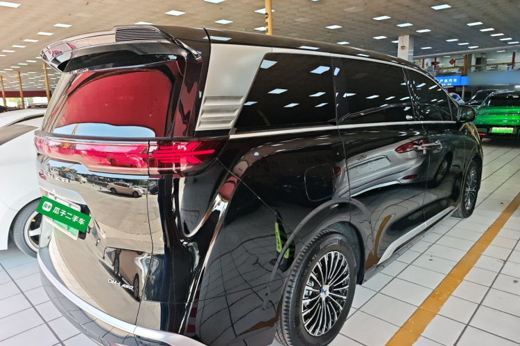 腾势D9 2024款 DM-i 980 四驱尊荣型车身外观7