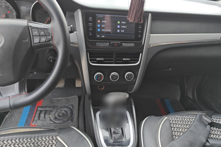 奔腾B30 2017款 1.6L 自动豪华型中控内饰12