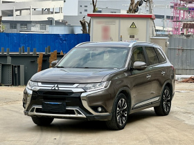 三菱 欧蓝德 2019款 2.4L 四驱致享版 7座 国VI