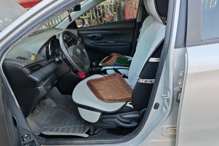 丰田 威驰 2014款 1.5L 手动智臻版局部细节19