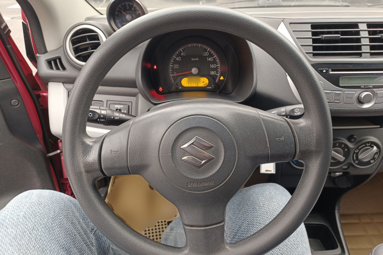 铃木 奥拓 2013款 1.0L 手动豪华型中控内饰13