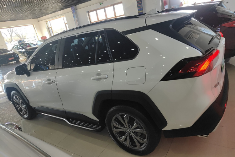 丰田 RAV4荣放 2023款 2.0L CVT四驱探险Plus版车身外观4