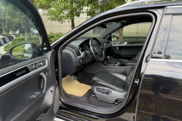 大众 途锐 2017款 3.0TSI 远征版中控内饰7002