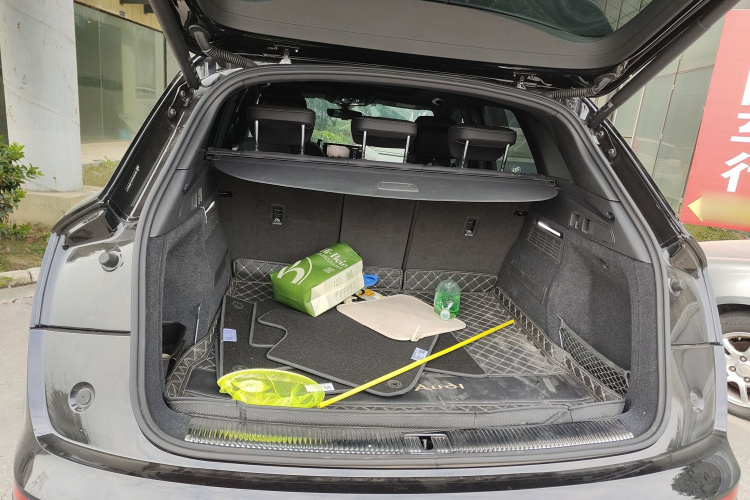 奥迪Q5L 2024款 40 TFSI 豪华动感型机舱底盘23