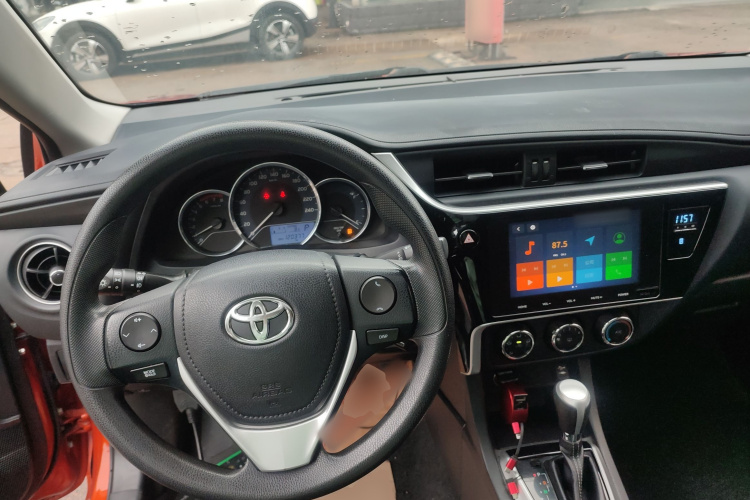 丰田 雷凌 2017款 改款 185T CVT领先版 国V中控内饰7002