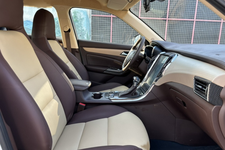 猎豹汽车 猎豹CS9 2018款 1.5T CVT劲锐型中控内饰7001