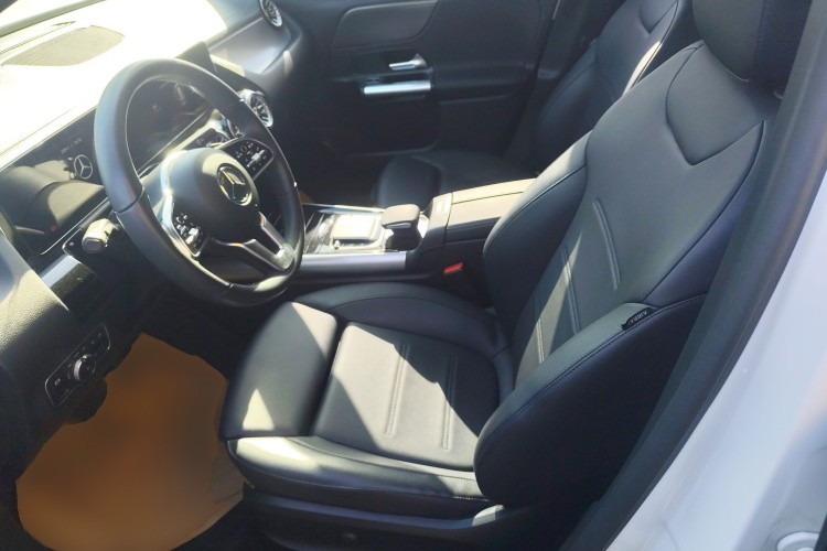 奔驰GLA 2022款 改款 GLA 200中控内饰19