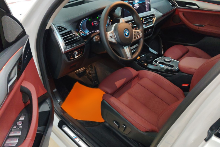 宝马iX3 2024款 创领型中控内饰7002