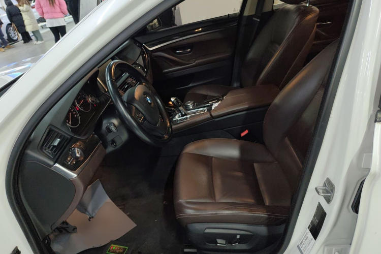 宝马5系 2014款 525Li 豪华设计套装中控内饰19