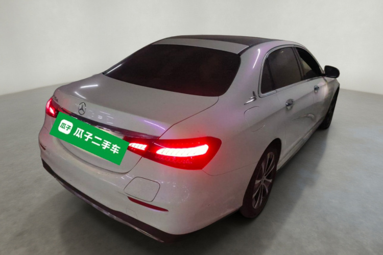 奔驰E级新能源 2021款 E 350 e L 插电式混合动力运动轿车车身外观7