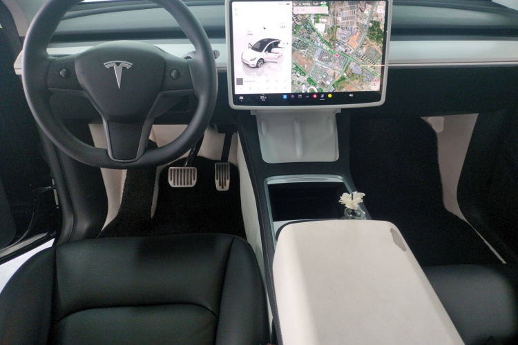 特斯拉 Model Y 2022款 改款 后轮驱动版中控内饰7002