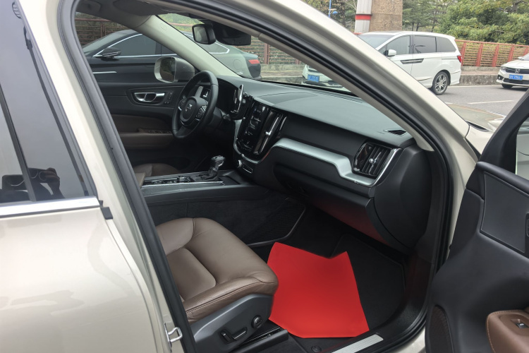 沃尔沃XC60 2020款 T5 四驱智逸豪华版中控内饰7010