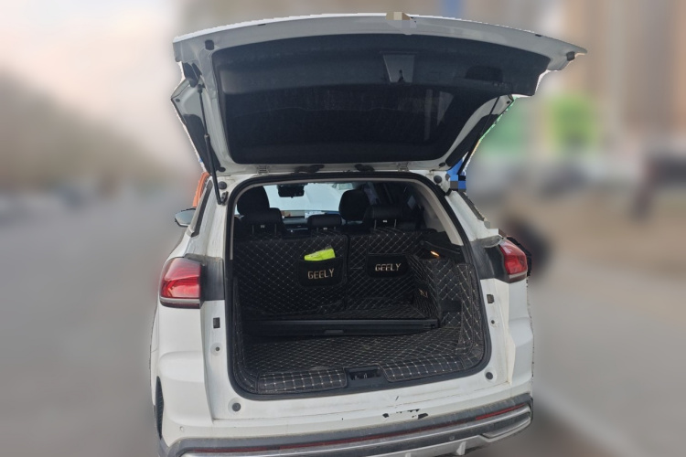 吉利汽车 2022款 博越X 1.8TD DCT智慧型中控内饰23